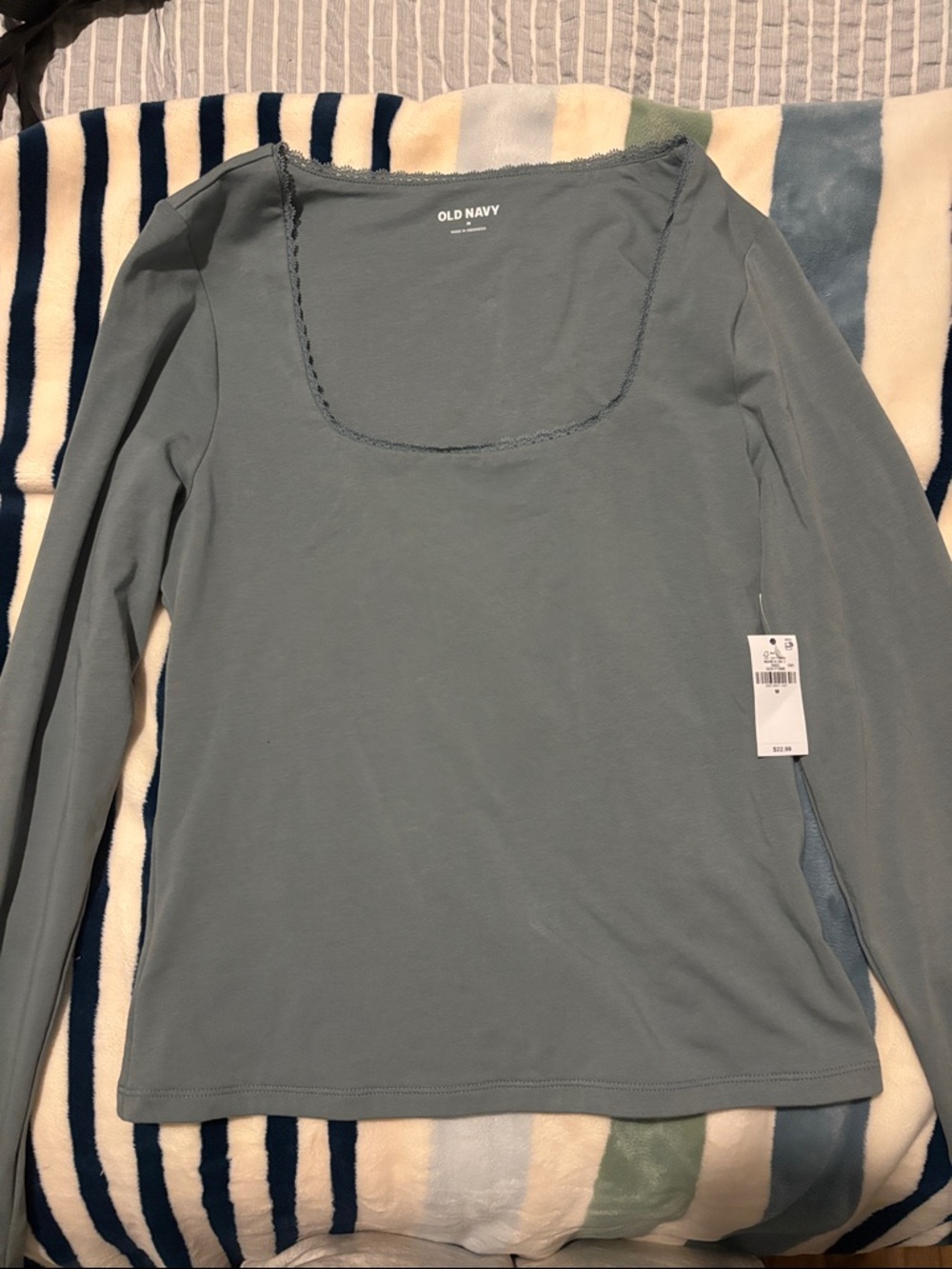 Old Navy Long Sleeve Scoop Neck Tee in Sage